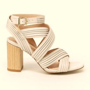 - Nanette Lepore Cream Trisha Pleated Leather Sandals NWOB Pleated Straps